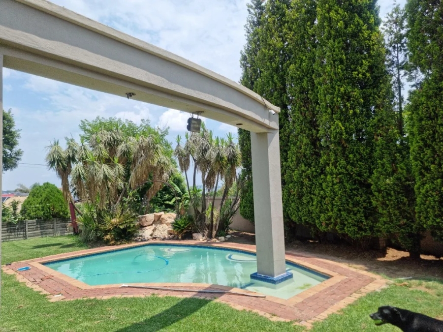 2 Bedroom Property for Sale in Vorna Valley Gauteng