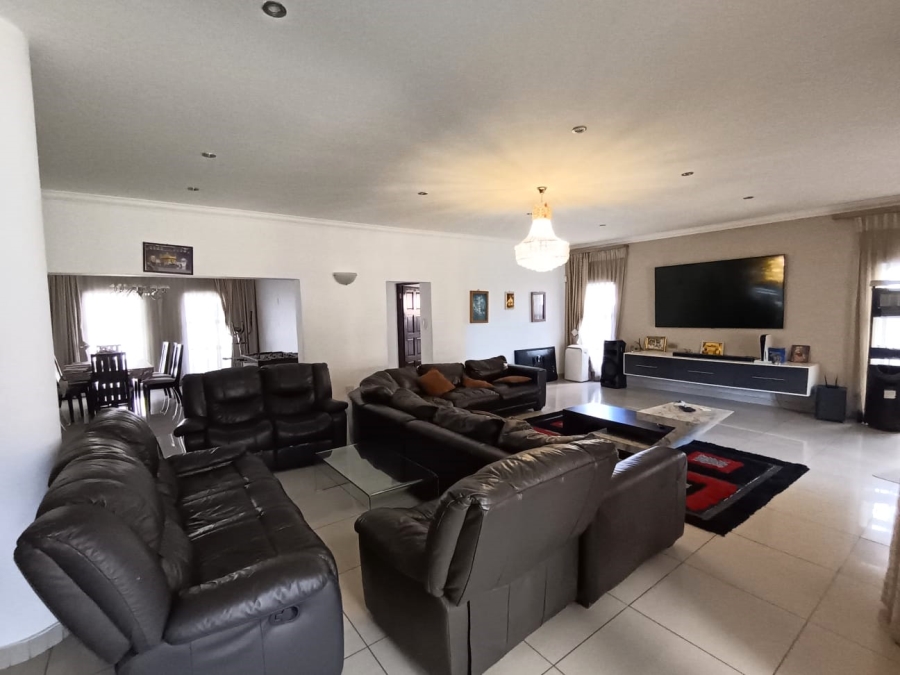 5 Bedroom Property for Sale in Parkhaven Gauteng