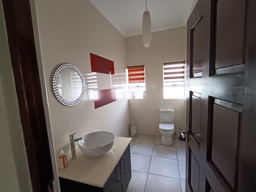 5 Bedroom Property for Sale in Parkhaven Gauteng