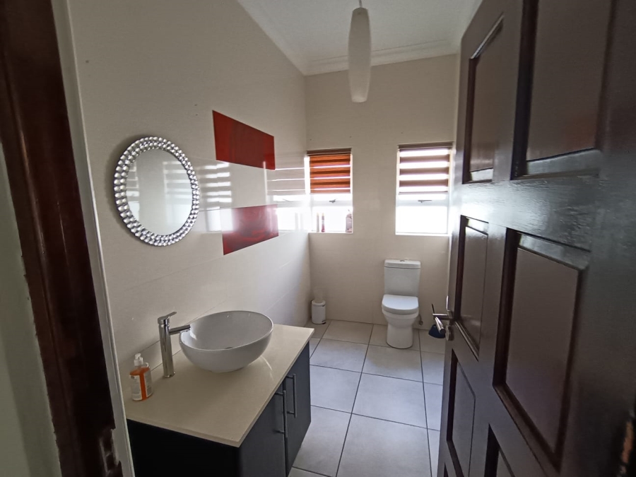 5 Bedroom Property for Sale in Parkhaven Gauteng