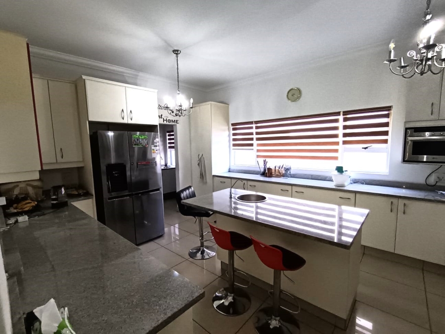 5 Bedroom Property for Sale in Parkhaven Gauteng