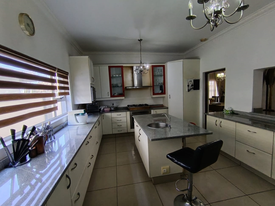 5 Bedroom Property for Sale in Parkhaven Gauteng