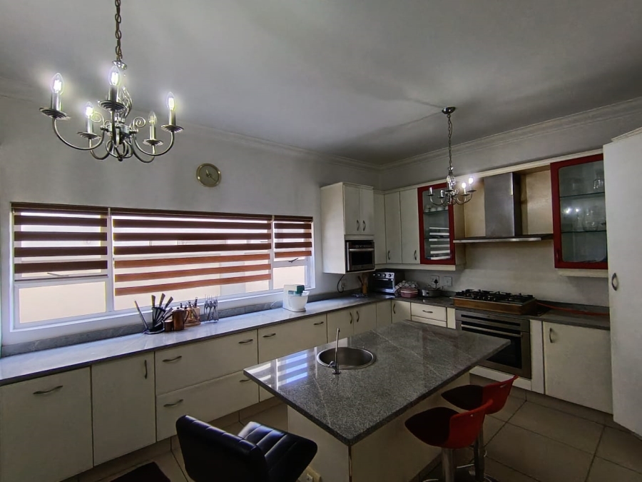 5 Bedroom Property for Sale in Parkhaven Gauteng