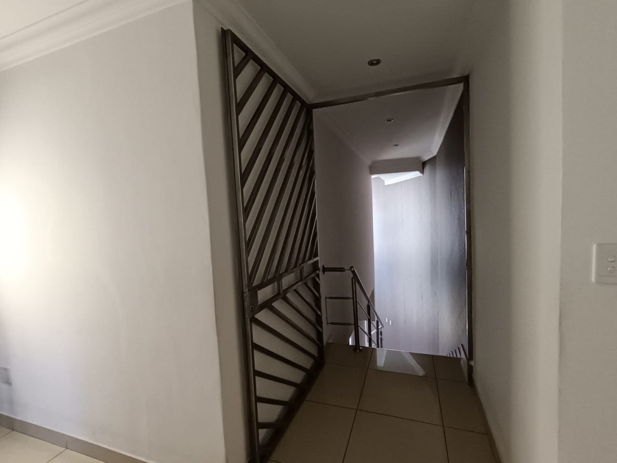 5 Bedroom Property for Sale in Parkhaven Gauteng