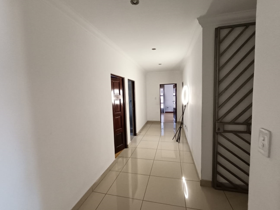 5 Bedroom Property for Sale in Parkhaven Gauteng