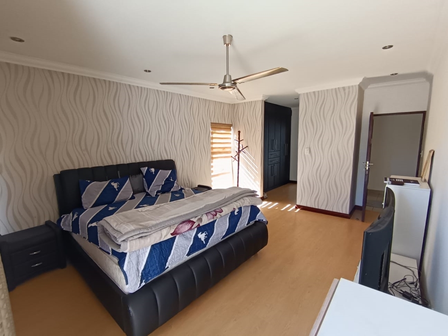 5 Bedroom Property for Sale in Parkhaven Gauteng