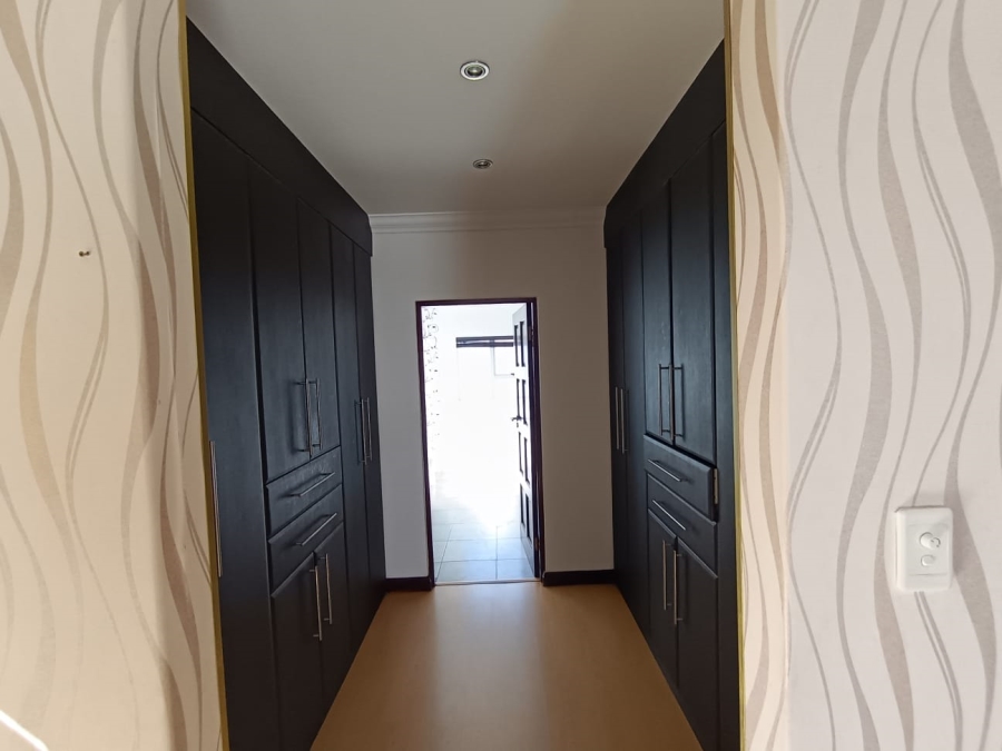 5 Bedroom Property for Sale in Parkhaven Gauteng