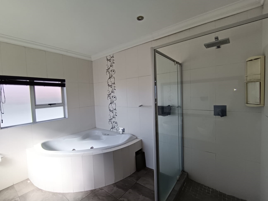 5 Bedroom Property for Sale in Parkhaven Gauteng