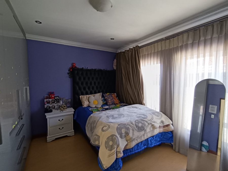 5 Bedroom Property for Sale in Parkhaven Gauteng