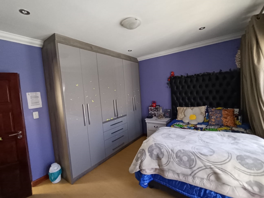 5 Bedroom Property for Sale in Parkhaven Gauteng