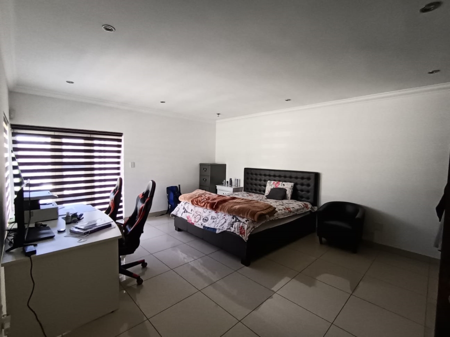 5 Bedroom Property for Sale in Parkhaven Gauteng