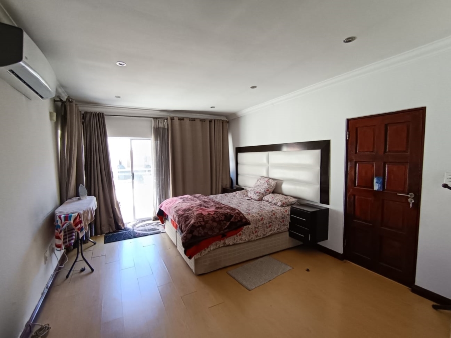 5 Bedroom Property for Sale in Parkhaven Gauteng
