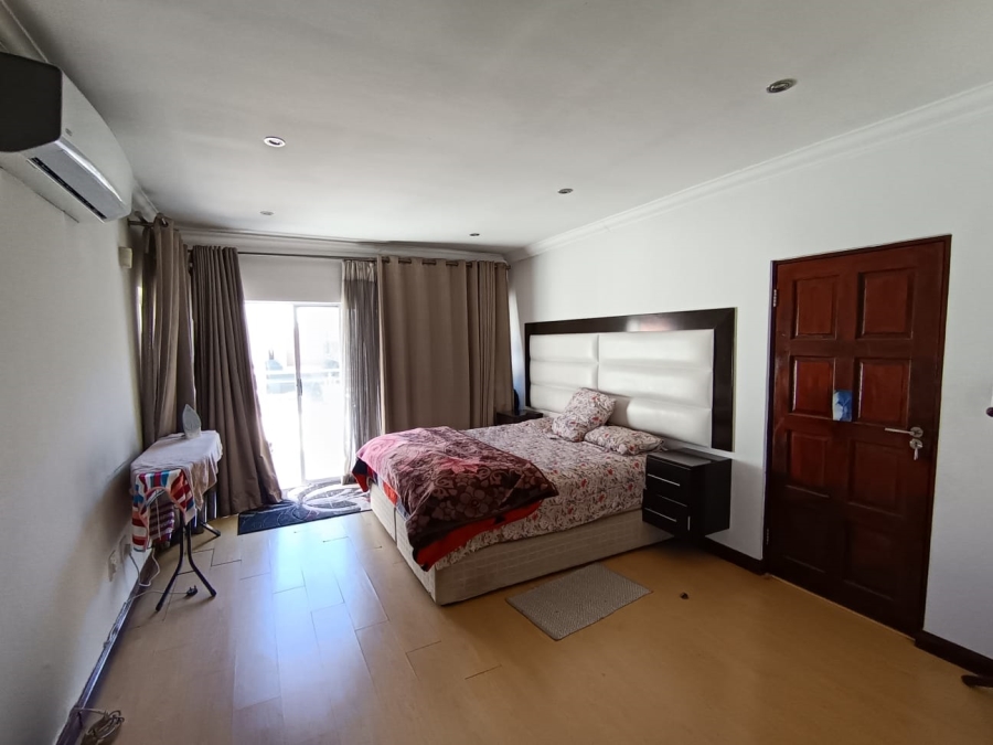 5 Bedroom Property for Sale in Parkhaven Gauteng