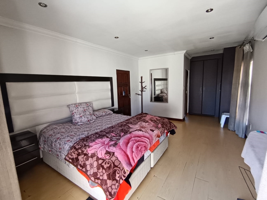 5 Bedroom Property for Sale in Parkhaven Gauteng
