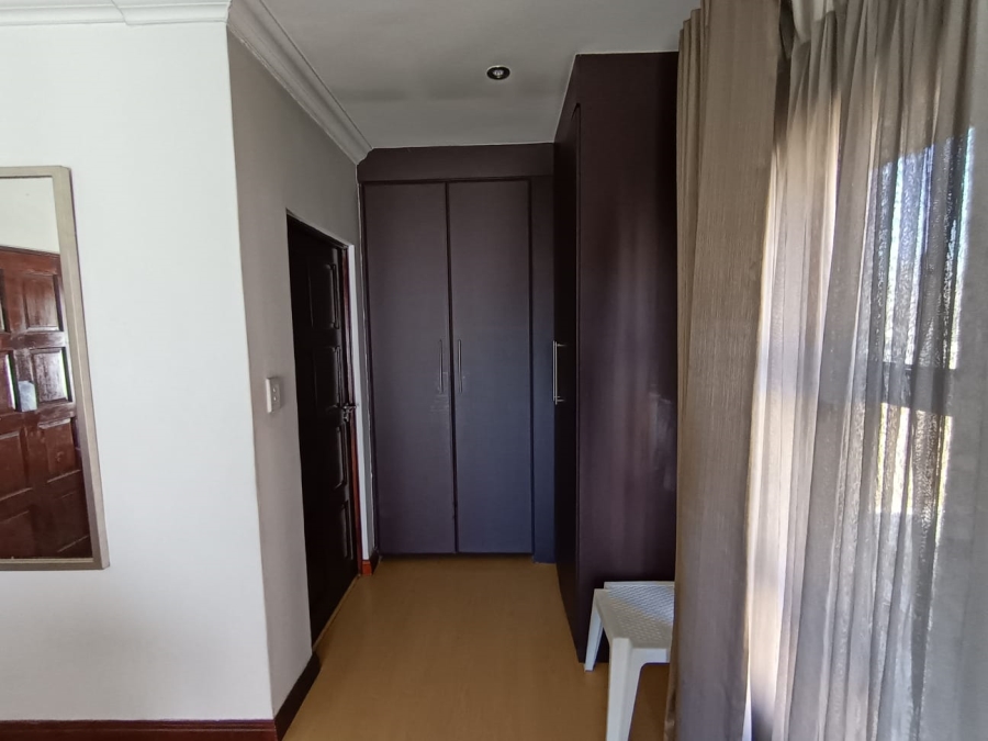 5 Bedroom Property for Sale in Parkhaven Gauteng