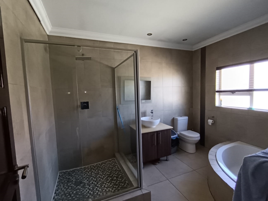 5 Bedroom Property for Sale in Parkhaven Gauteng