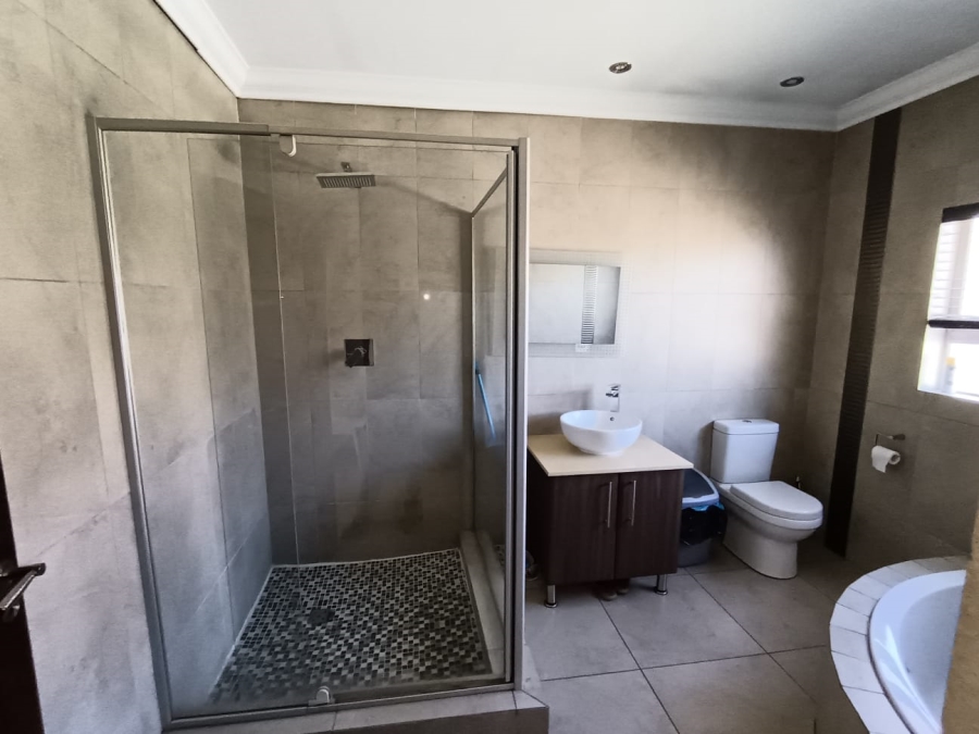 5 Bedroom Property for Sale in Parkhaven Gauteng