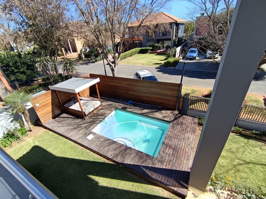 5 Bedroom Property for Sale in Parkhaven Gauteng