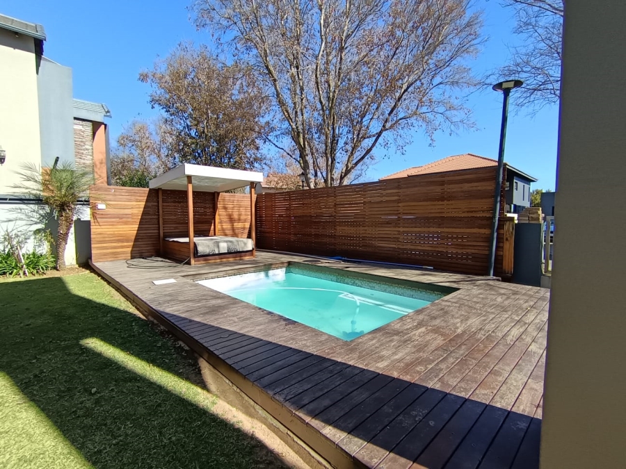 5 Bedroom Property for Sale in Parkhaven Gauteng