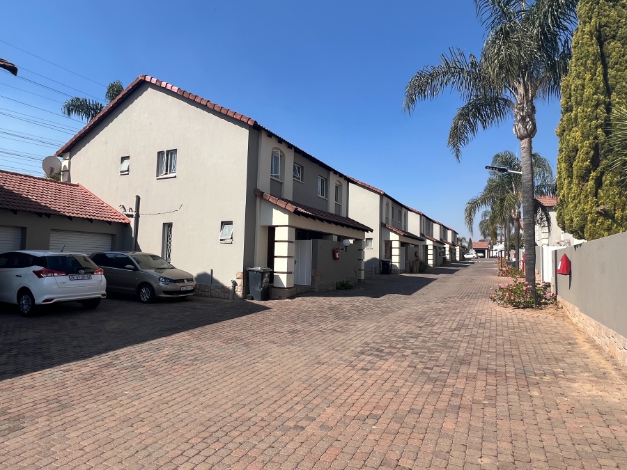 2 Bedroom Property for Sale in Sunninghill Gauteng