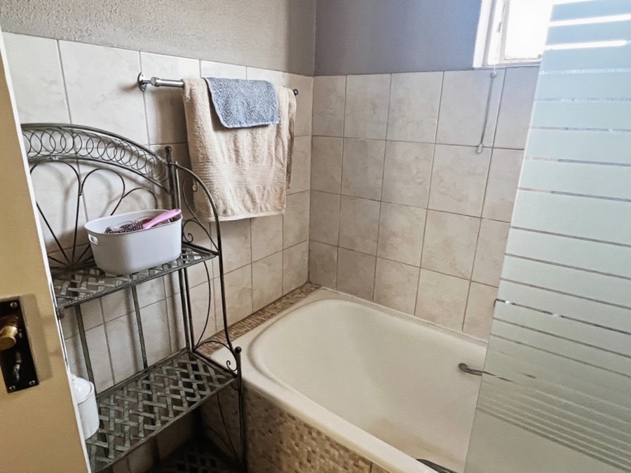 2 Bedroom Property for Sale in Sunninghill Gauteng