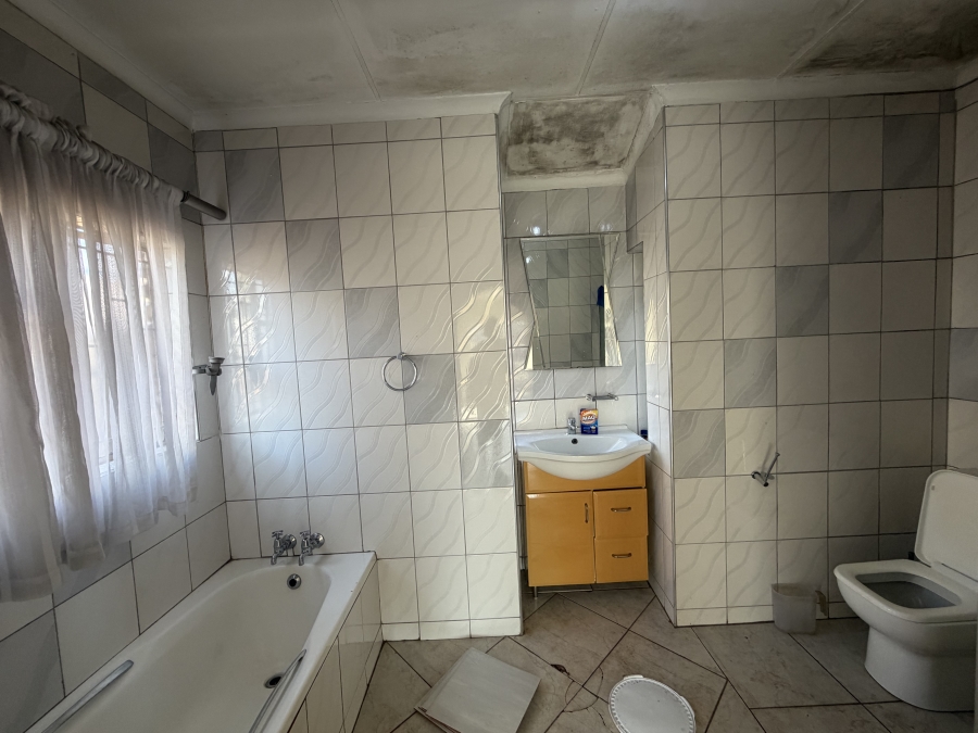 To Let 3 Bedroom Property for Rent in Christoburg Gauteng