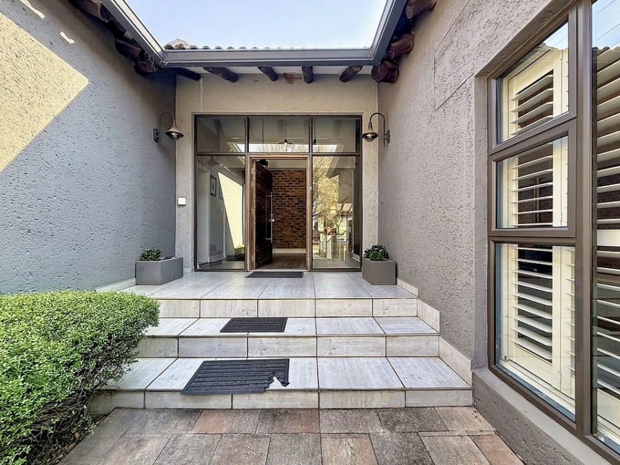 5 Bedroom Property for Sale in Woodhill Estate Gauteng
