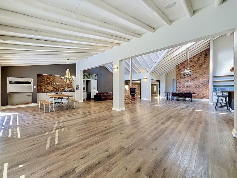5 Bedroom Property for Sale in Woodhill Estate Gauteng