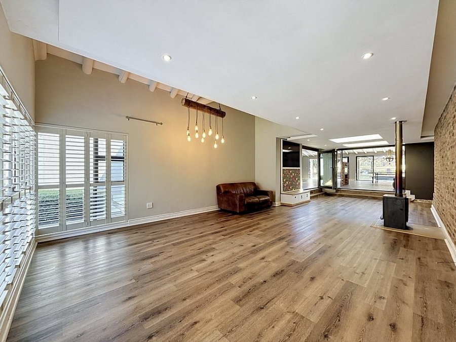 5 Bedroom Property for Sale in Woodhill Estate Gauteng
