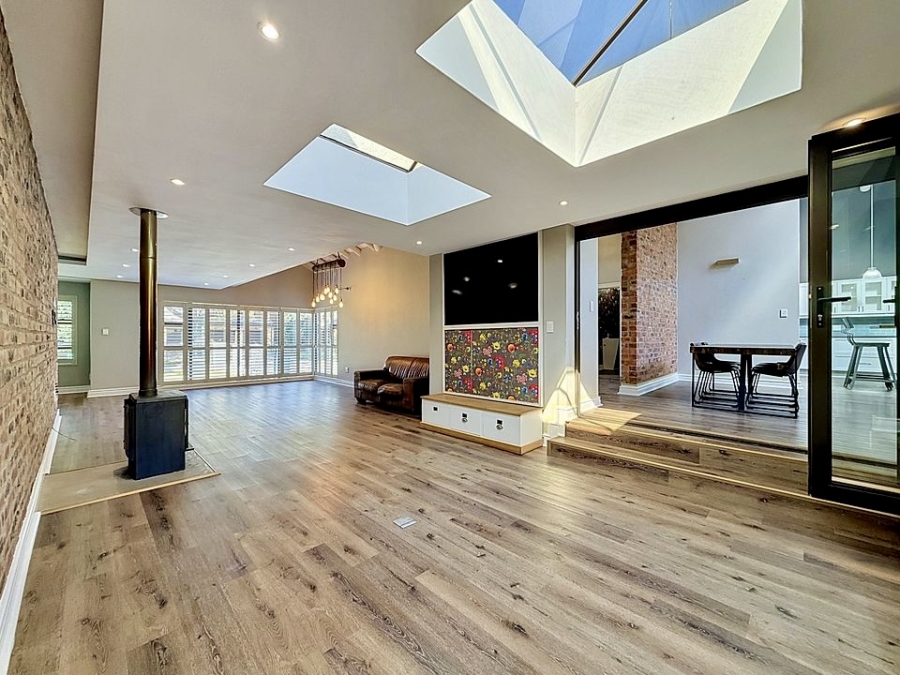 5 Bedroom Property for Sale in Woodhill Estate Gauteng