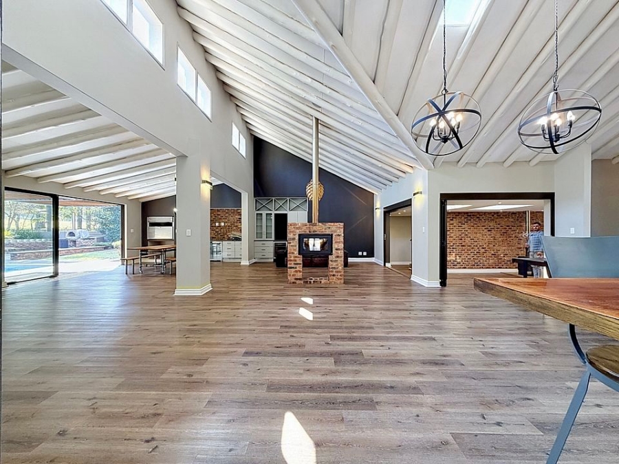 5 Bedroom Property for Sale in Woodhill Estate Gauteng