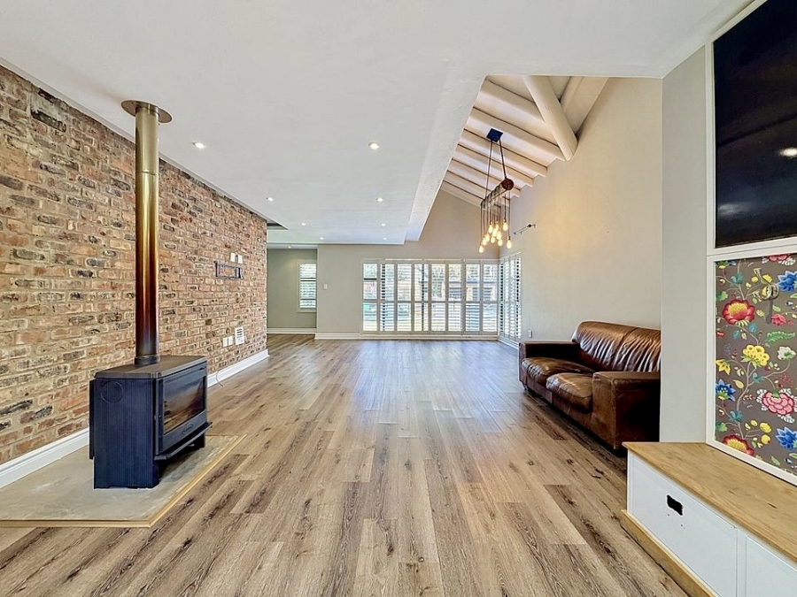 5 Bedroom Property for Sale in Woodhill Estate Gauteng