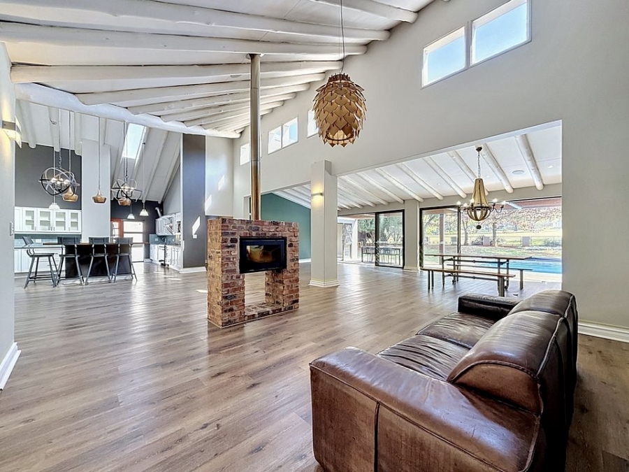 5 Bedroom Property for Sale in Woodhill Estate Gauteng