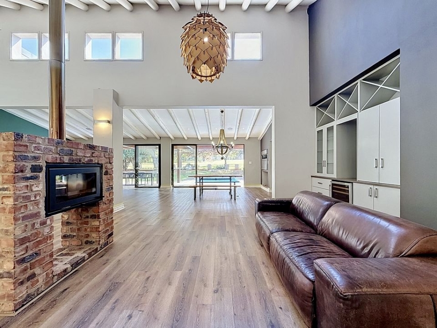 5 Bedroom Property for Sale in Woodhill Estate Gauteng