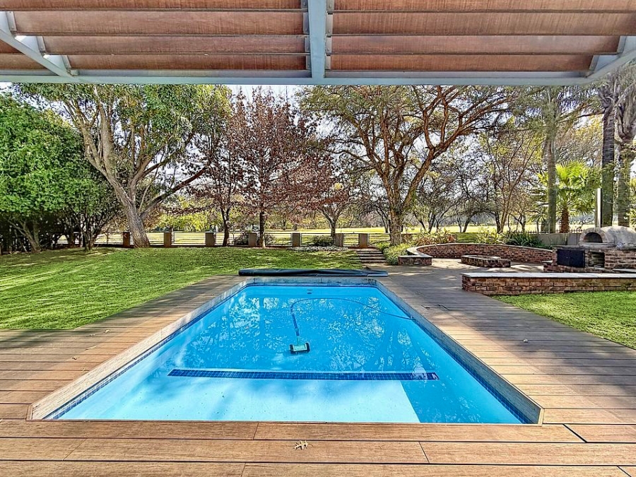 5 Bedroom Property for Sale in Woodhill Estate Gauteng