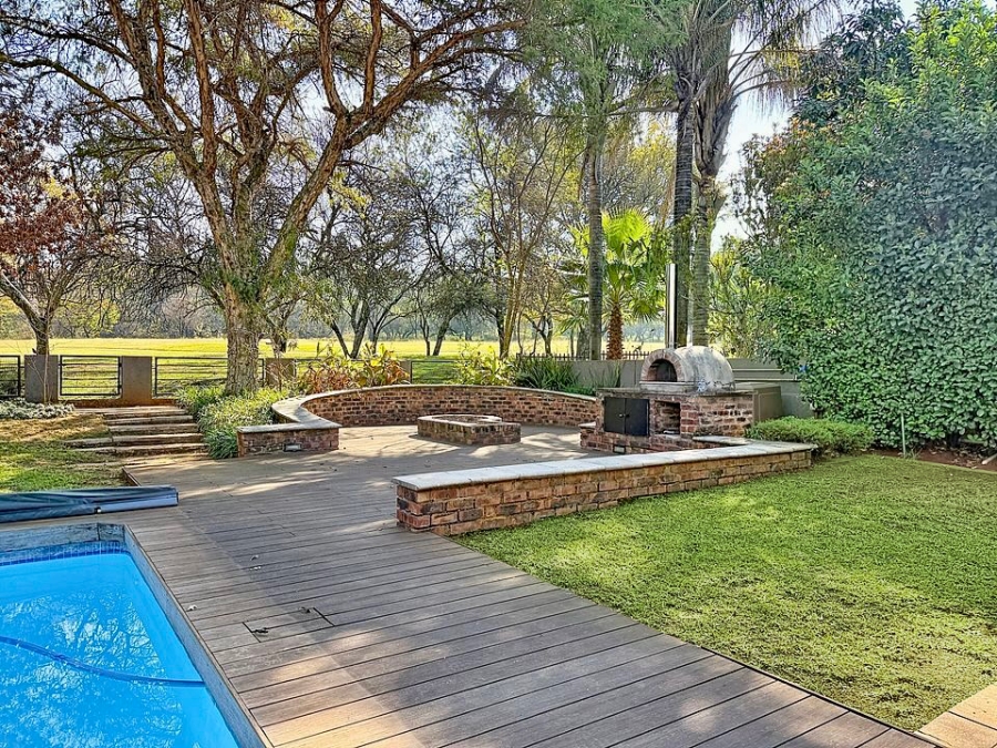 5 Bedroom Property for Sale in Woodhill Estate Gauteng
