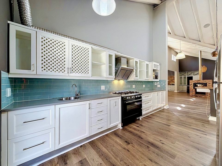 5 Bedroom Property for Sale in Woodhill Estate Gauteng