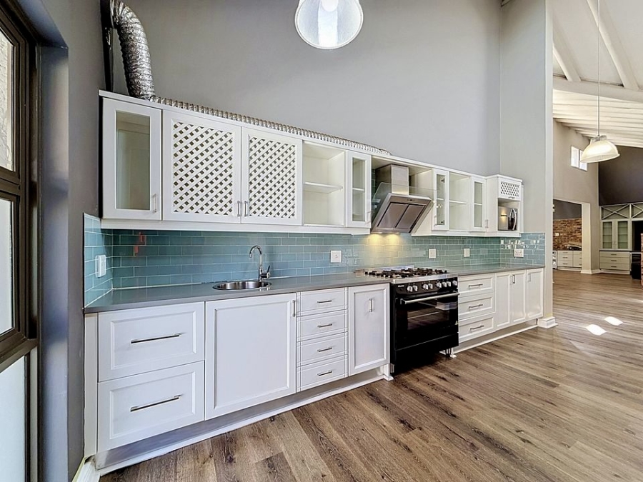 5 Bedroom Property for Sale in Woodhill Estate Gauteng