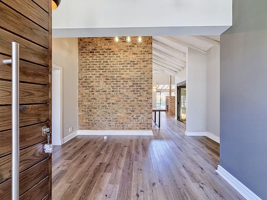 5 Bedroom Property for Sale in Woodhill Estate Gauteng