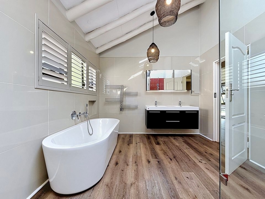 5 Bedroom Property for Sale in Woodhill Estate Gauteng