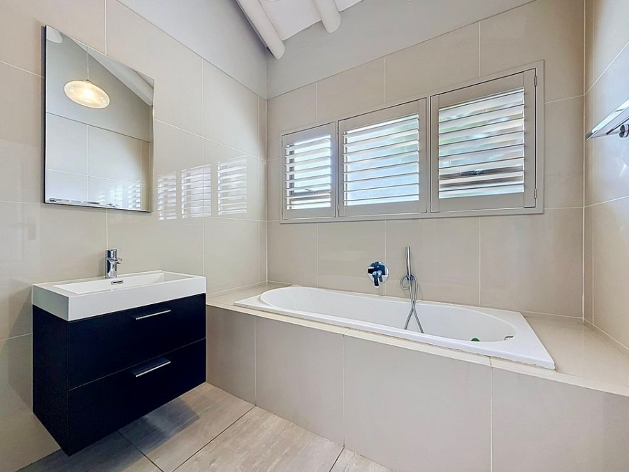 5 Bedroom Property for Sale in Woodhill Estate Gauteng