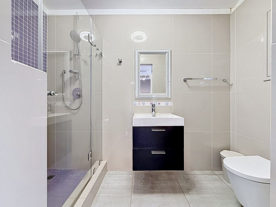 5 Bedroom Property for Sale in Woodhill Estate Gauteng