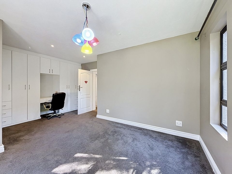 5 Bedroom Property for Sale in Woodhill Estate Gauteng