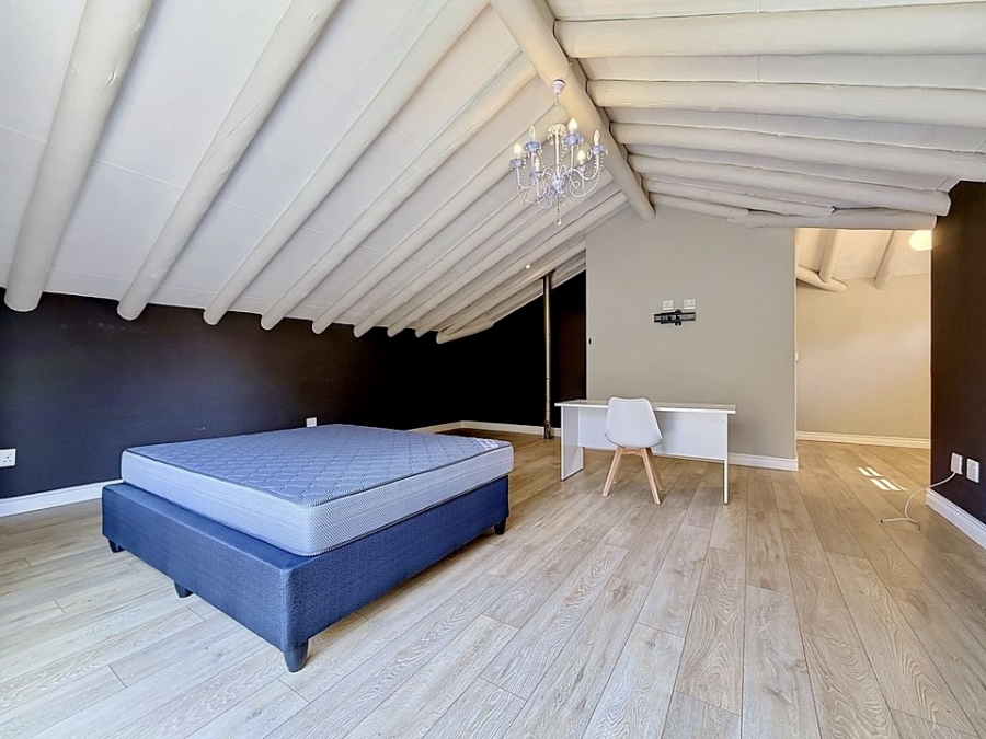5 Bedroom Property for Sale in Woodhill Estate Gauteng