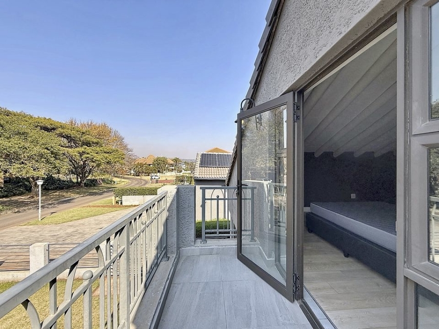5 Bedroom Property for Sale in Woodhill Estate Gauteng