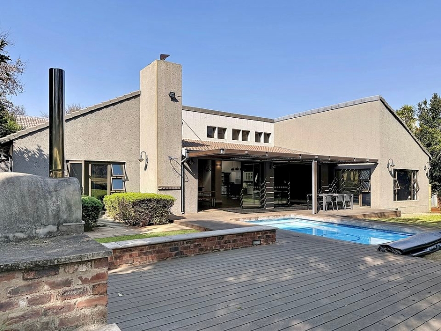 5 Bedroom Property for Sale in Woodhill Estate Gauteng