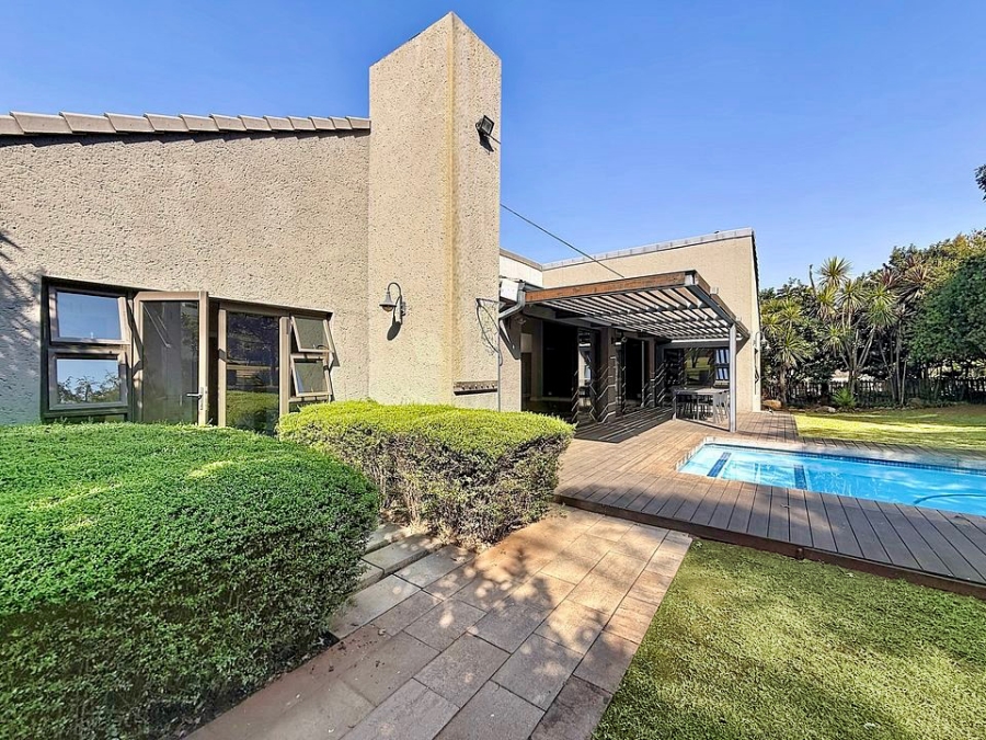 5 Bedroom Property for Sale in Woodhill Estate Gauteng