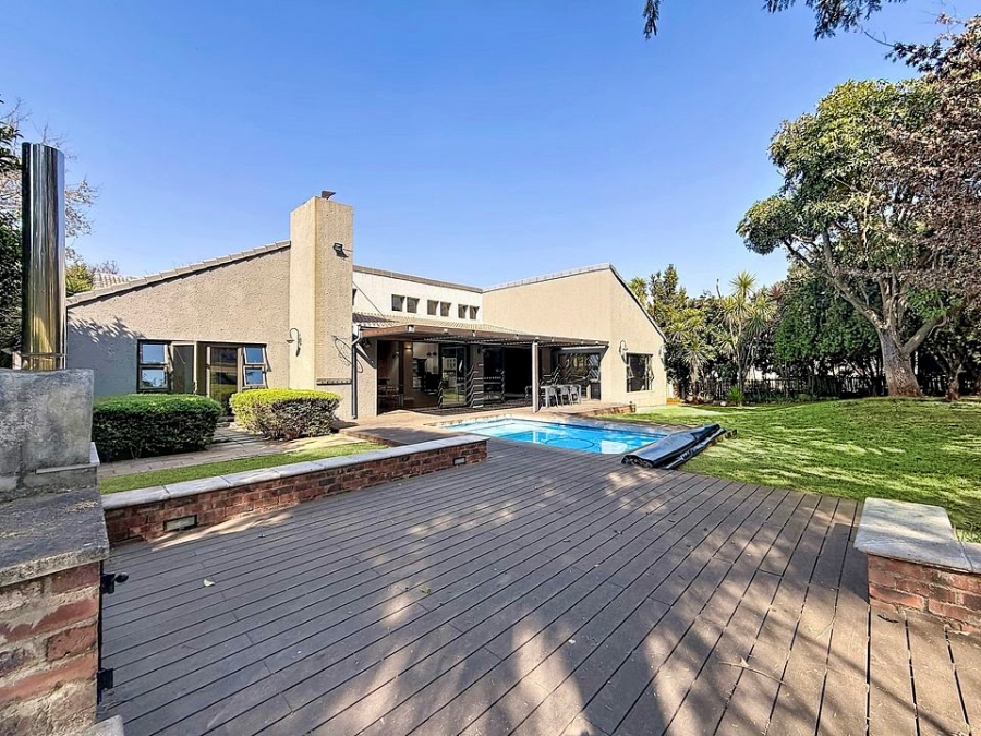 5 Bedroom Property for Sale in Woodhill Estate Gauteng