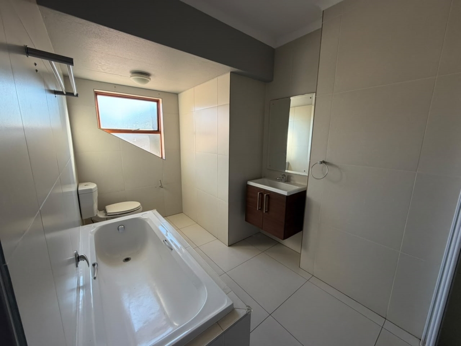 To Let 3 Bedroom Property for Rent in Country View Estate Gauteng