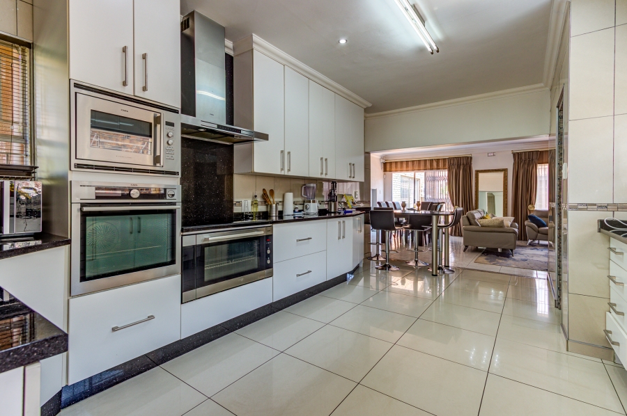 4 Bedroom Property for Sale in Farrarmere Gauteng